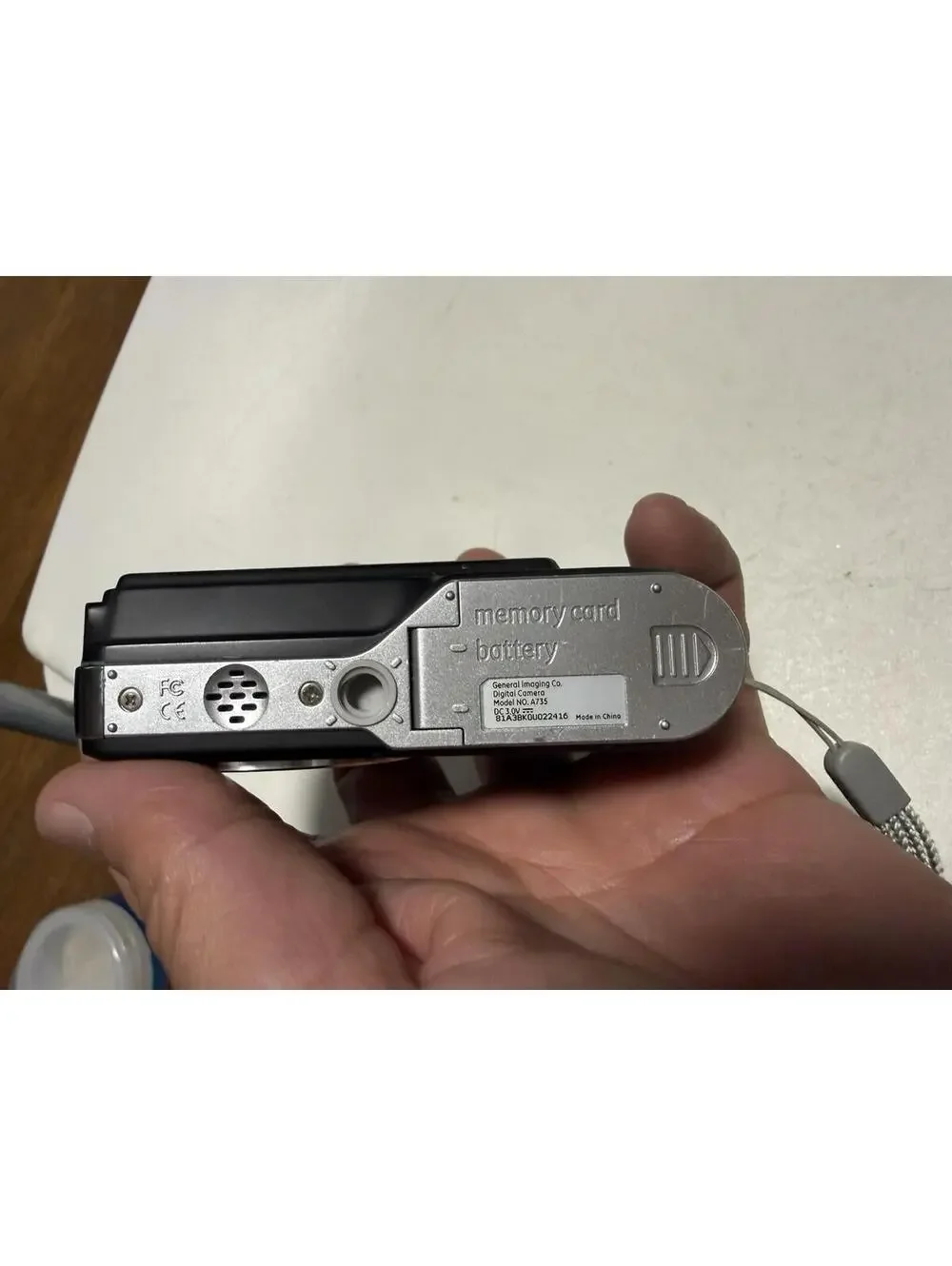 General Electric GE A735 Digital Camera. 7 Megapixel. ( Crack Screen, Parts Only